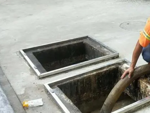 会昌化粪池清理