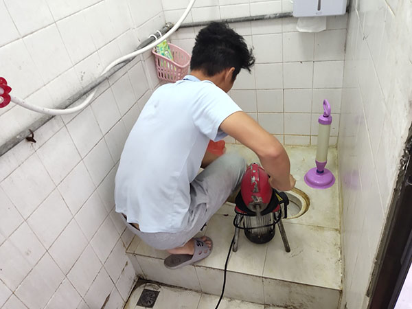会昌肥皂掉到马桶里把马桶堵住了怎么办？马桶堵住了怎么办