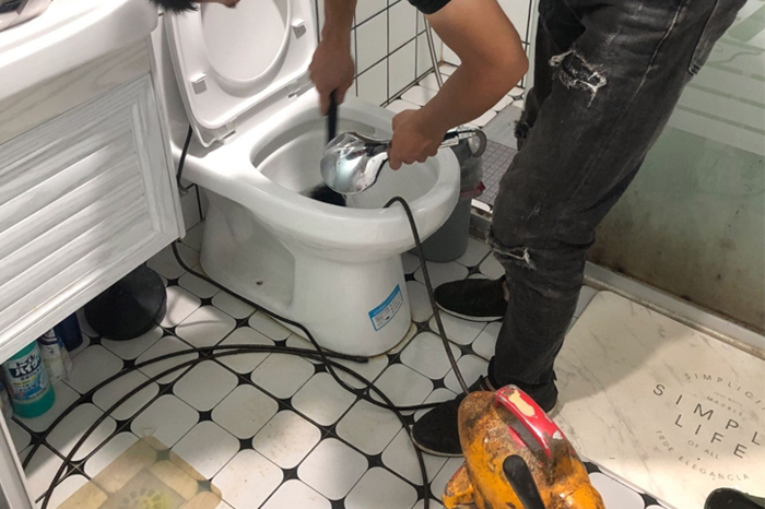 会昌马桶堵塞自己疏通还是找师傅?专业上门服务让你省时更省心